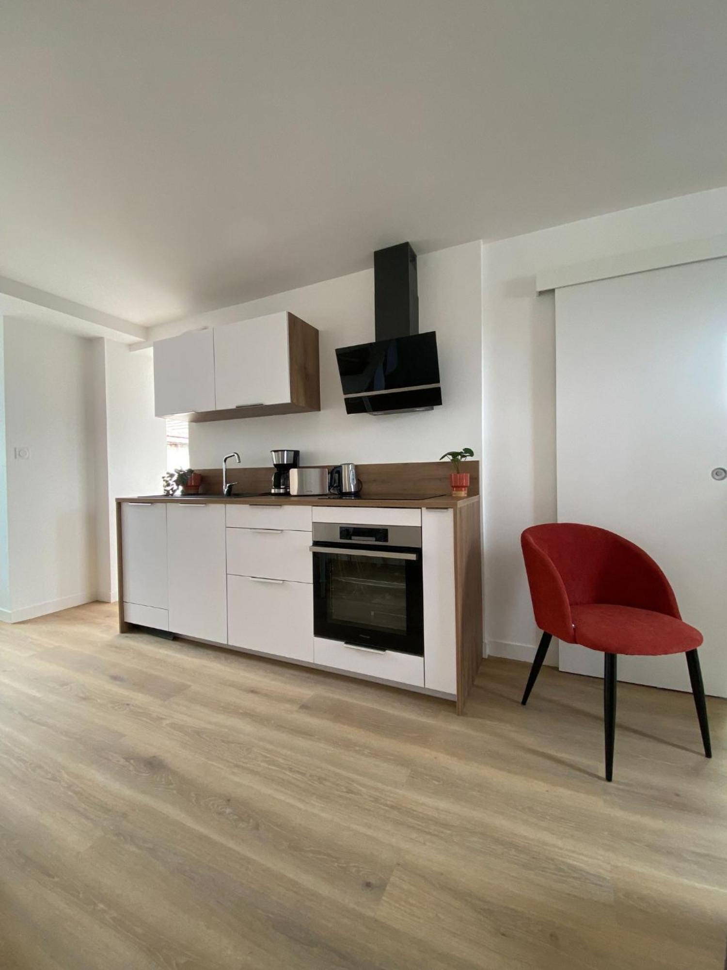 Les Apparts De St Mart Bréhal Exteriör bild