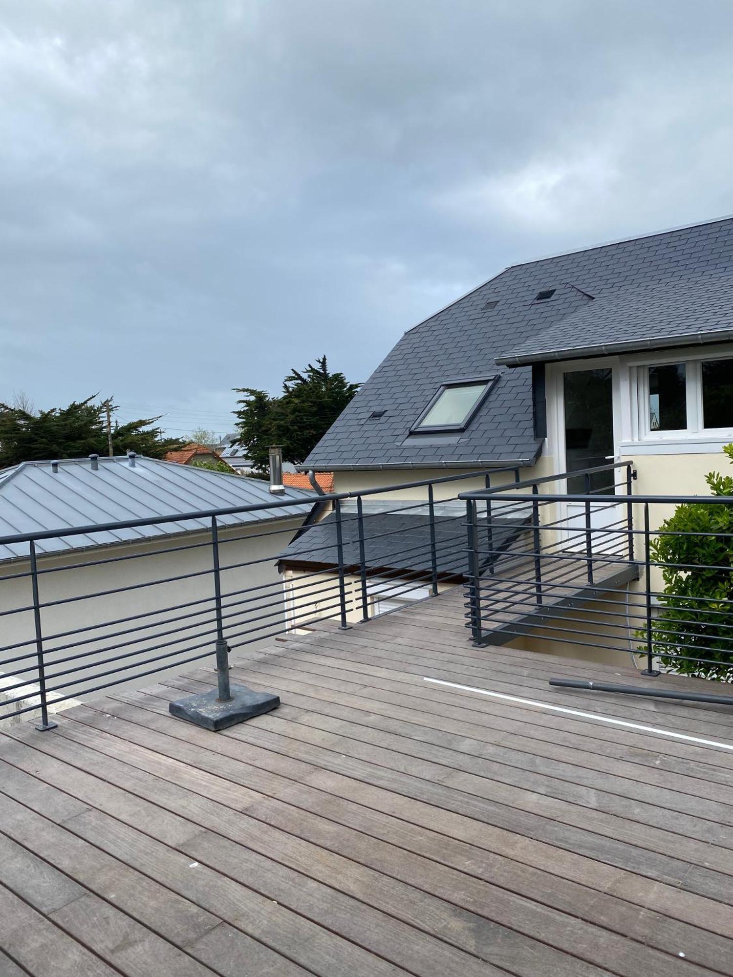 Les Apparts De St Mart Bréhal Exteriör bild
