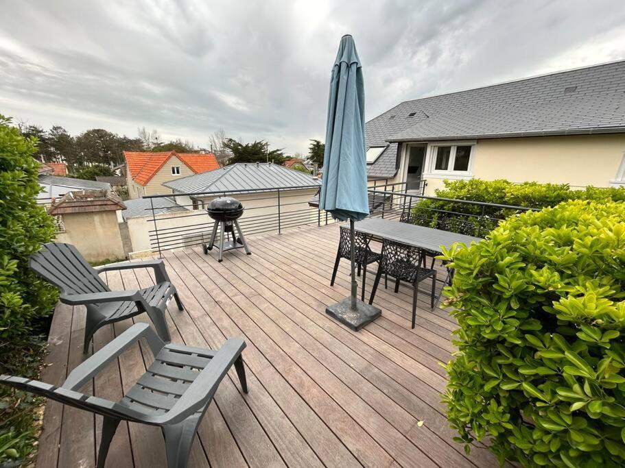 Les Apparts De St Mart Bréhal Exteriör bild