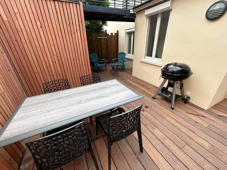Les Apparts De St Mart Bréhal Exteriör bild